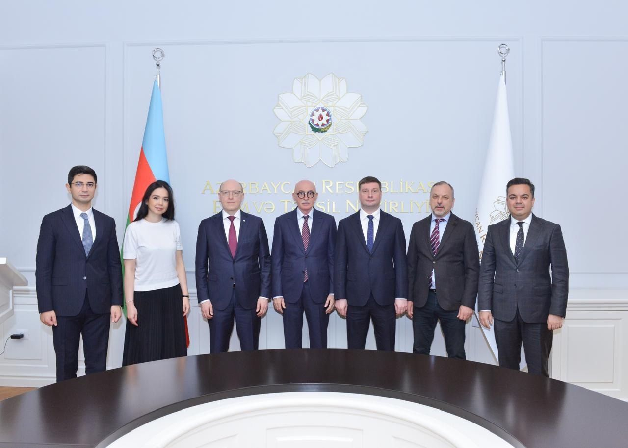 Nazir müavini Sankt-Peterburq Dövlət Universitetinin prorektoru ilə görüşüb