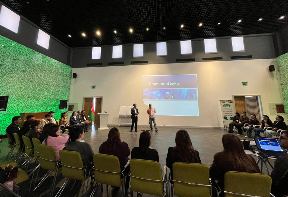 Qaxda maarifləndirici təlim: gənclər emosional zəkanın sirlərini öyrəniblər