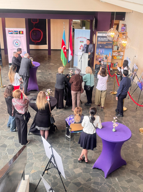 Haaqada “Şərq və Qərb bir arada” adlı fotosərgi açılıb