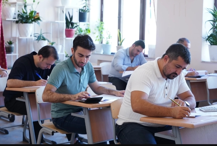 Peşəkar mühasib sertifikatı almaq istəyənlərə test imtahanı keçirilir