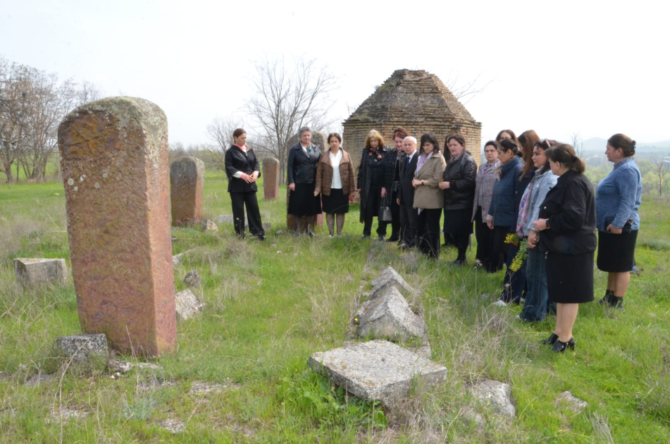 Qazaxda bir sıra abidələr ziyarət edilib