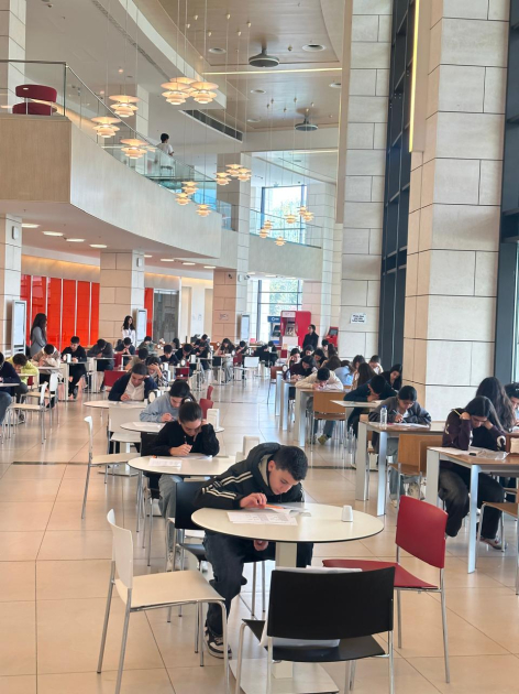 ADA Universitetinin ingilis dili olimpiadası ölkənin müxtəlif bölgələrindən olan məktəbliləri bir araya gətirib