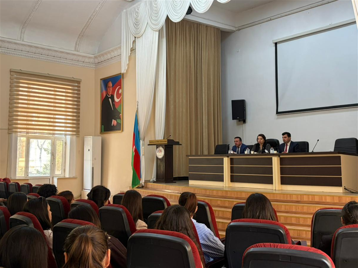 Magistrantların təcrübə və dissertasiya işlərinin müzakirəsinə həsr olunmuş görüş keçirilib