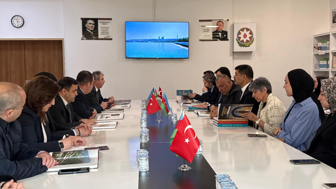 Türkiyədə “İRS” nəşriyyat evinin nəşrləri müzakirə olunub