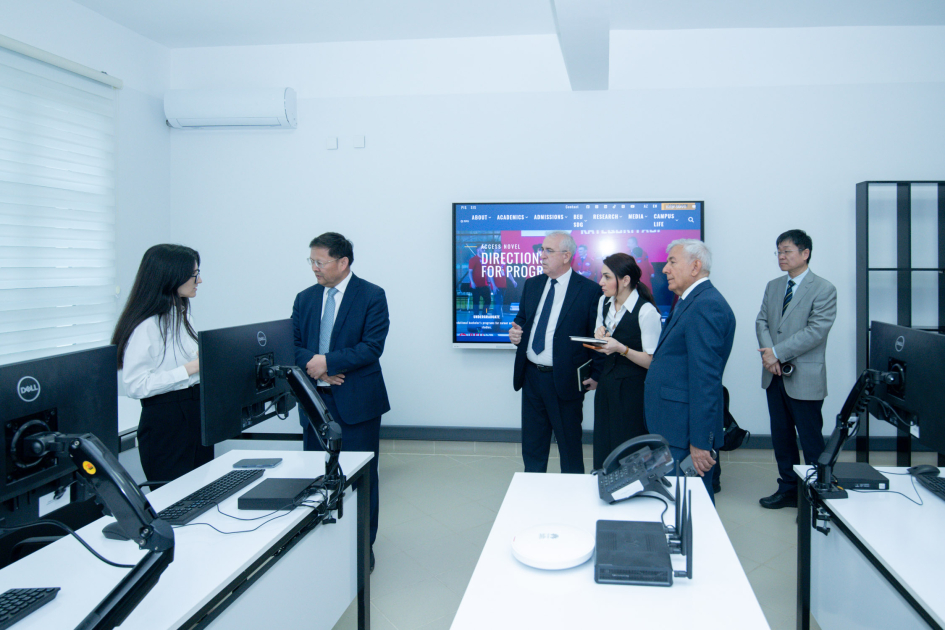 Pekin Kimya Texnologiya Universitetinin rektoru BMU-nun müasir laboratoriyaları ilə tanış olub