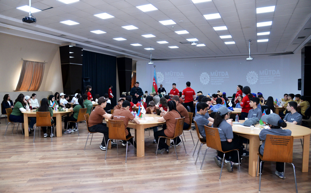 Bakı məktəbliləri “Zəkaların mübarizəsi”ndə biliklərini sınayıblar