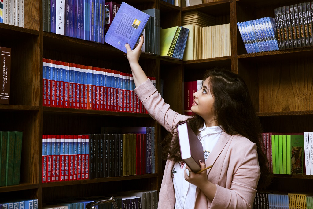 Müasir cəmiyyətdə kitab oxuma vərdişinin azalması