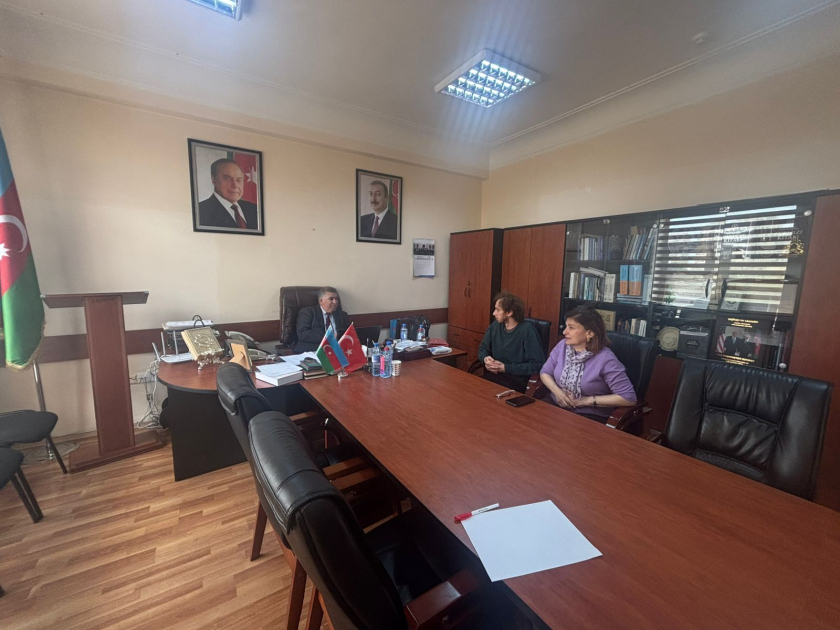 Britaniyalı alim Dilçilik İnstitutunun qonağı olub