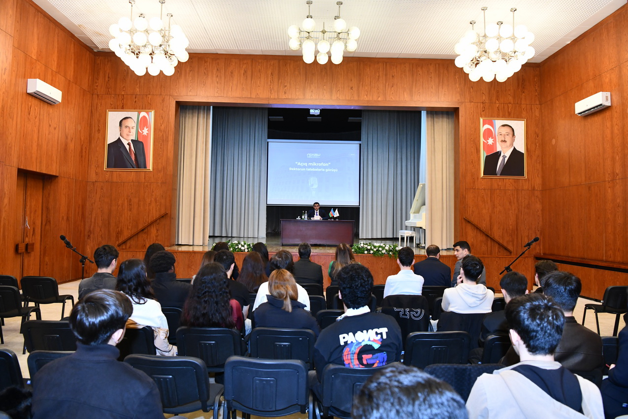 ADNSU rəhbərliyi tələbələrin suallarını cavablandırıb