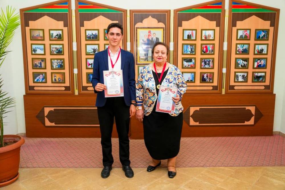 NDU-nun növbəti tələbəsi beynəlxalq elmi arenada qızıl medal qazanıb