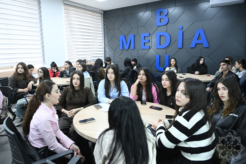 Əməkdar jurnalist Dağbəyi İsmayılov BDU-da “Professor Nəsir İmanquliyev dərsləri” layihəsi çərçivəsində ustad dərsi keçib