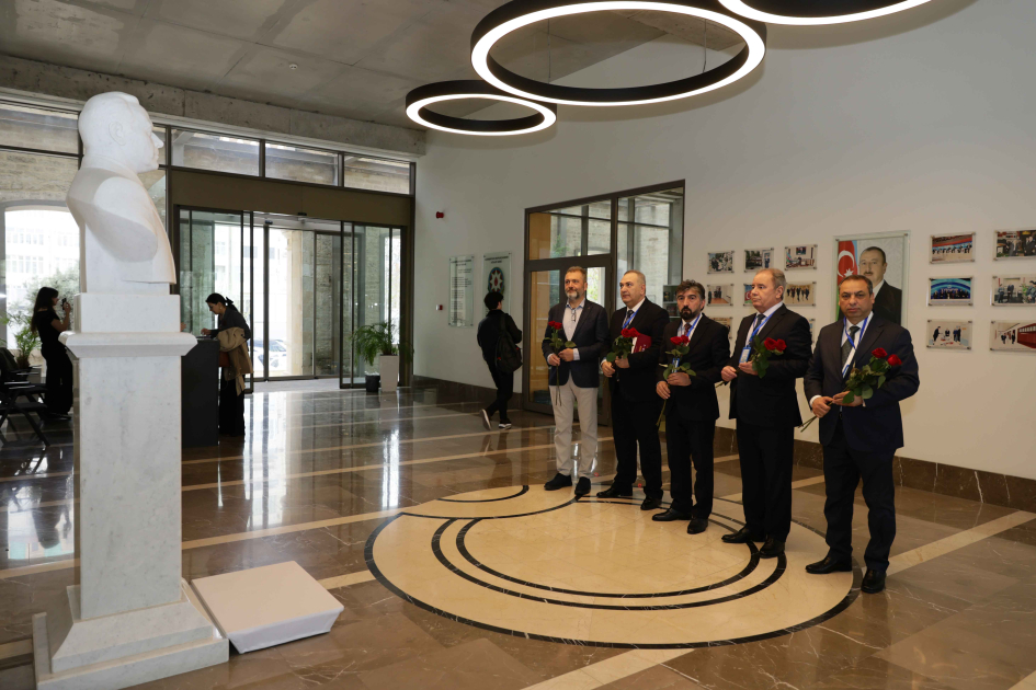 UNEC-də “Rəqəmsal iqtisadiyyat: müasir çağırışlar və real imkanlar” mövzusunda IV beynəlxalq konfrans işə başlayıb