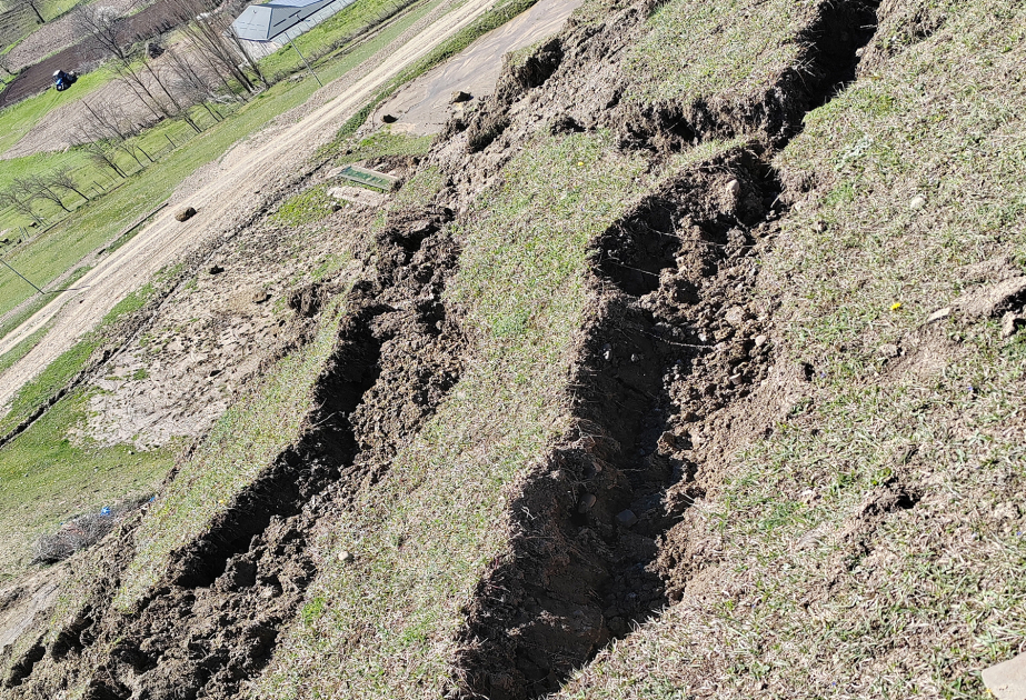 İntensiv yağıntılar nəticəsində baş vermiş sürüşmə və sel hadisələrinin fəsadları təhlil edilib