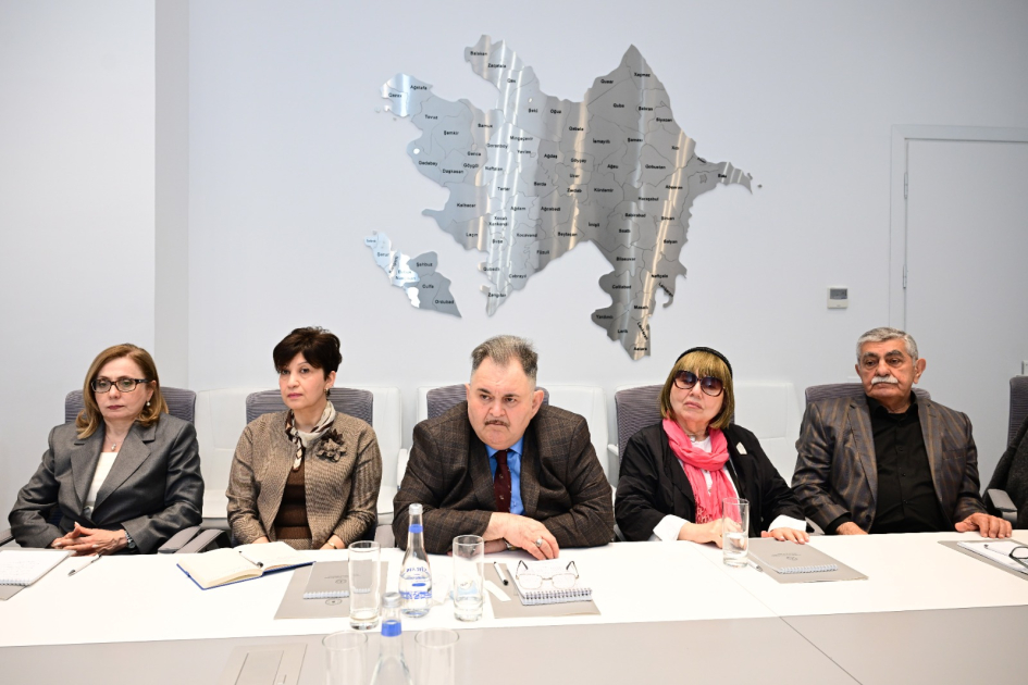 Azərbaycanda sənət tənqidi: problemlər və inkişaf istiqamətləri gündəmdə