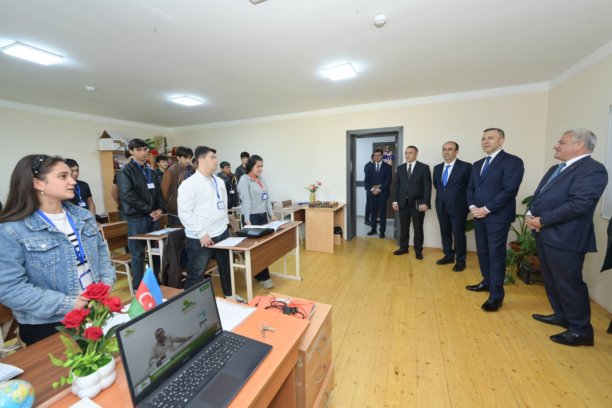 Aparat rəhbəri Tərtərdə təhsil müəssisələrinin fəaliyyəti ilə tanış olub