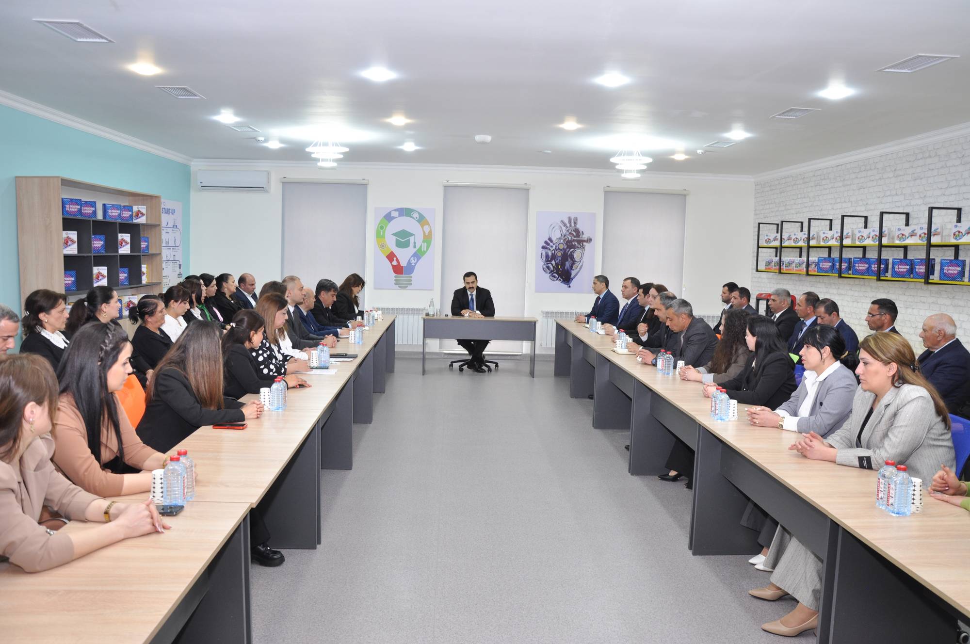 Nazir müavini Həsən Həsənli Şamaxıda müəllim və valideynlərlə görüşüb