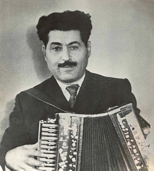 Azərbaycan qarmon sənətinin tanınmış nümayəndəsi Teyyub Dəmirov