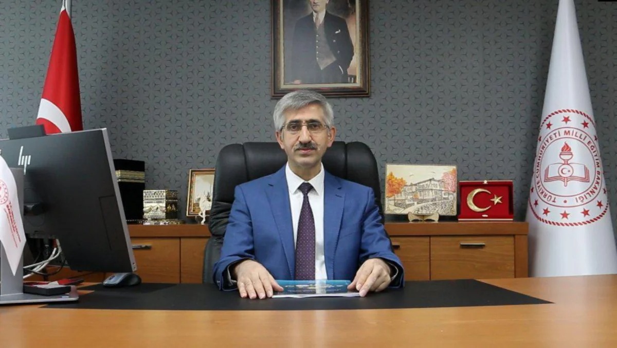 Türkiyədə məktəb cinayətləri səbəbilə nazir müavini işdən çıxarılıb