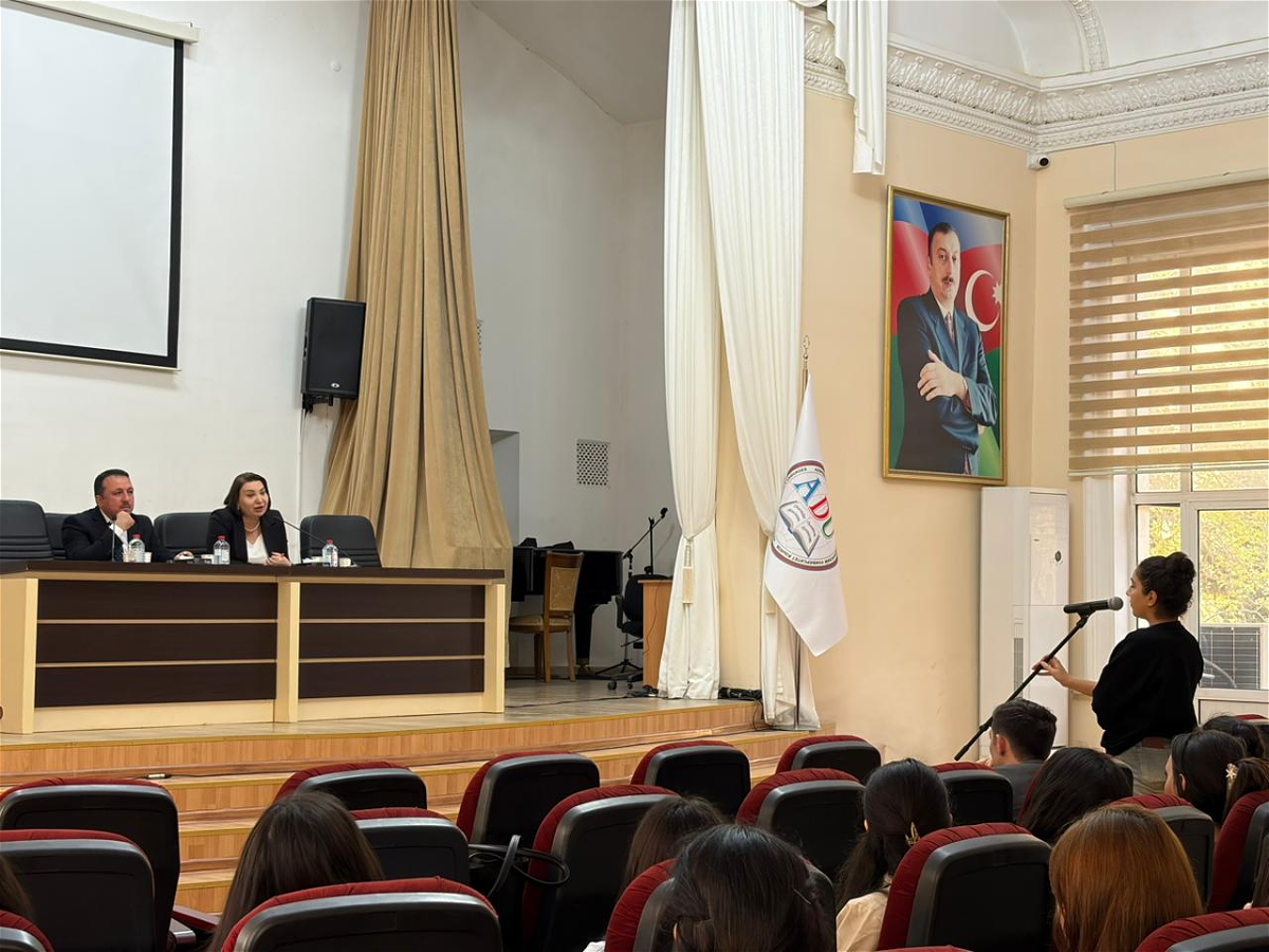 ADU-da magistrantlarla görüş keçirilib