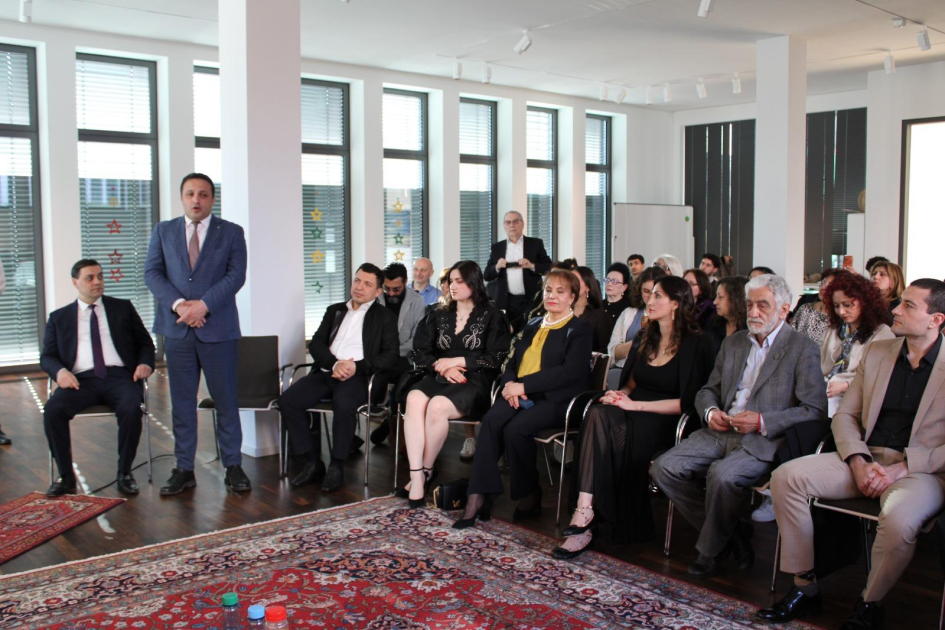 Berlindəki Azərbaycan Mədəniyyət Mərkəzində Xalq artisti Fəxrəddin Manafovla görüş keçirilib