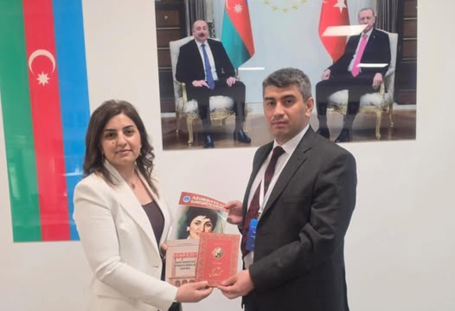 Şərqşünaslıq İnstitutunun kitabları Ankarada Azərbaycan Türkcəsi Tədris Ocağına hədiyyə edilib