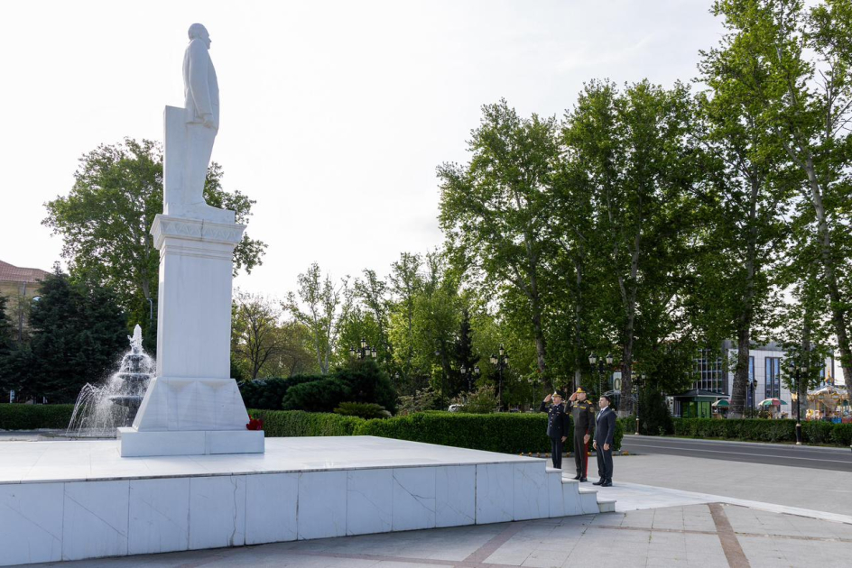 Daxili işlər naziri Göyçayda vətəndaşları dinləyib və gənclərin arasından seçim edib