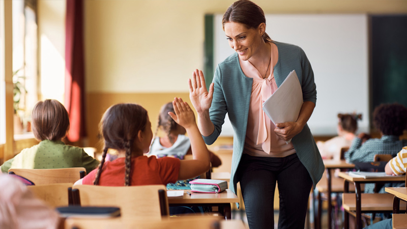 Müəllimlərin işə qəbulu: 60 manatlıq ödənişin səbəbi nədir?