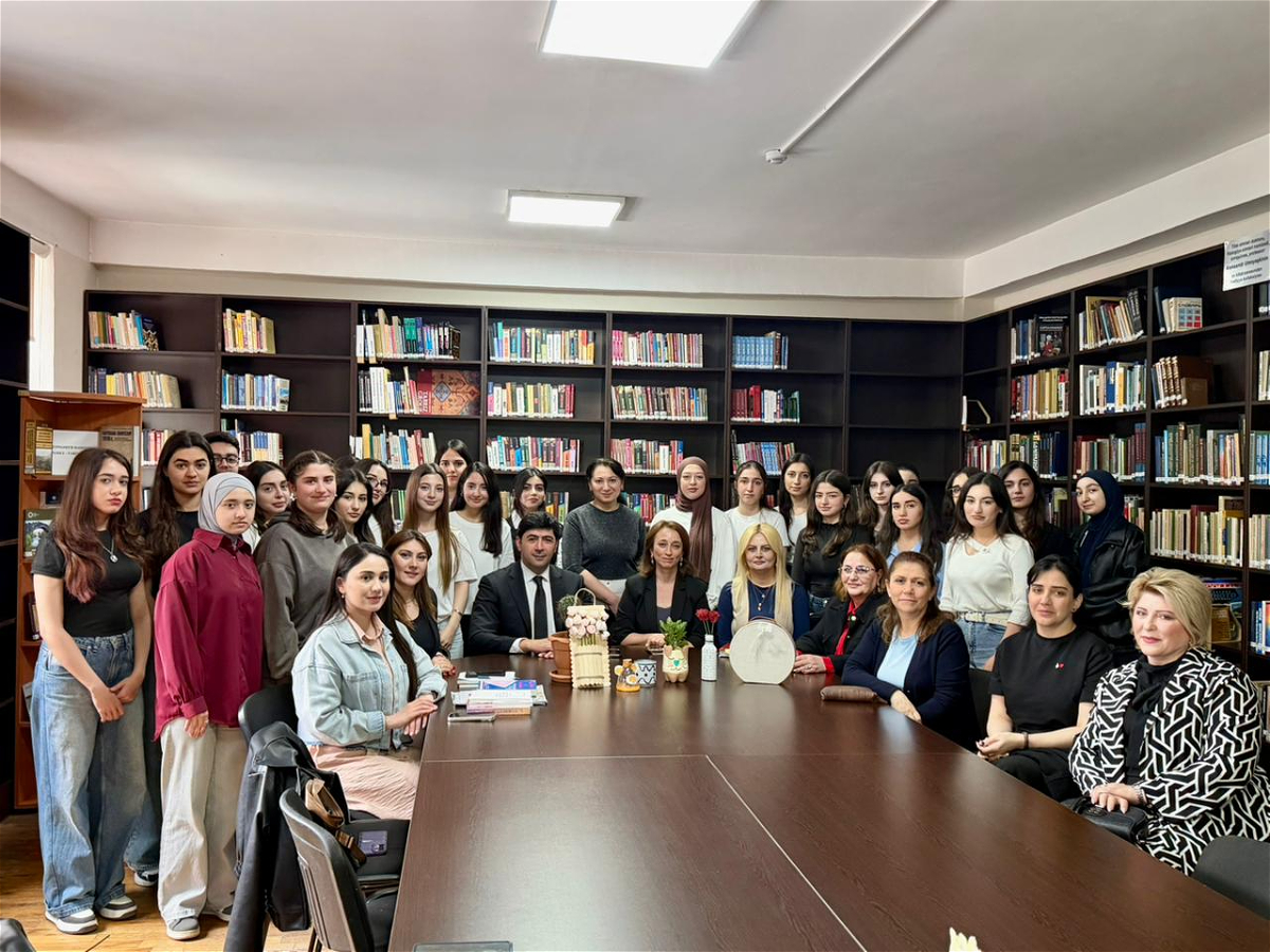 “Yaşıl Dil Həftəsi” çərçivəsində iqlim dəyişikliyinə qarşı mübarizəyə həsr olunmuş tədbir keçirilib