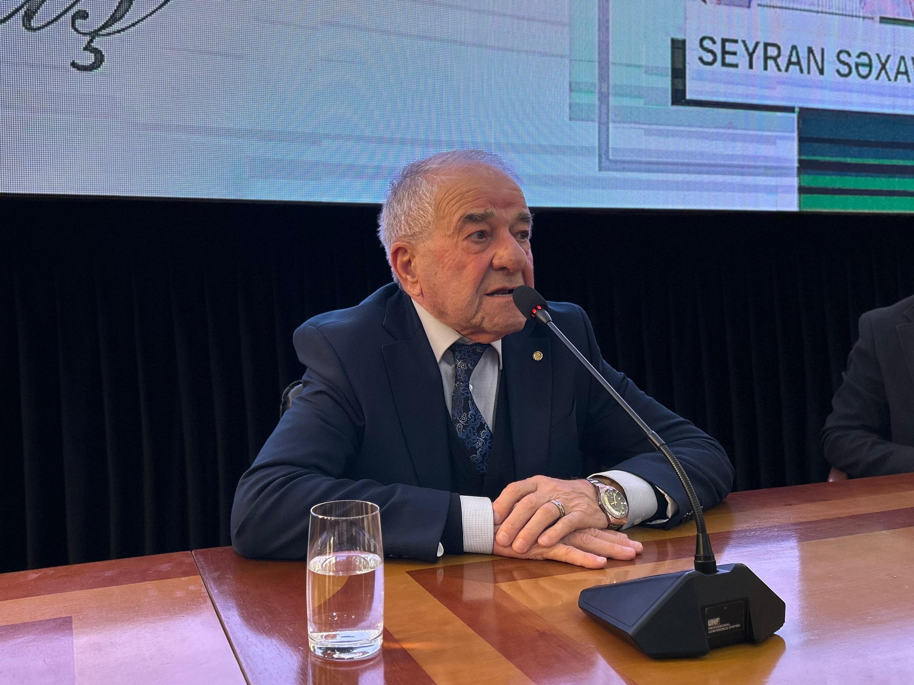 BDU-da davamlılıq “Ustaddan öyrən”: BDU-da tanınmış yazıçı Seyran Səxavətlə görüş