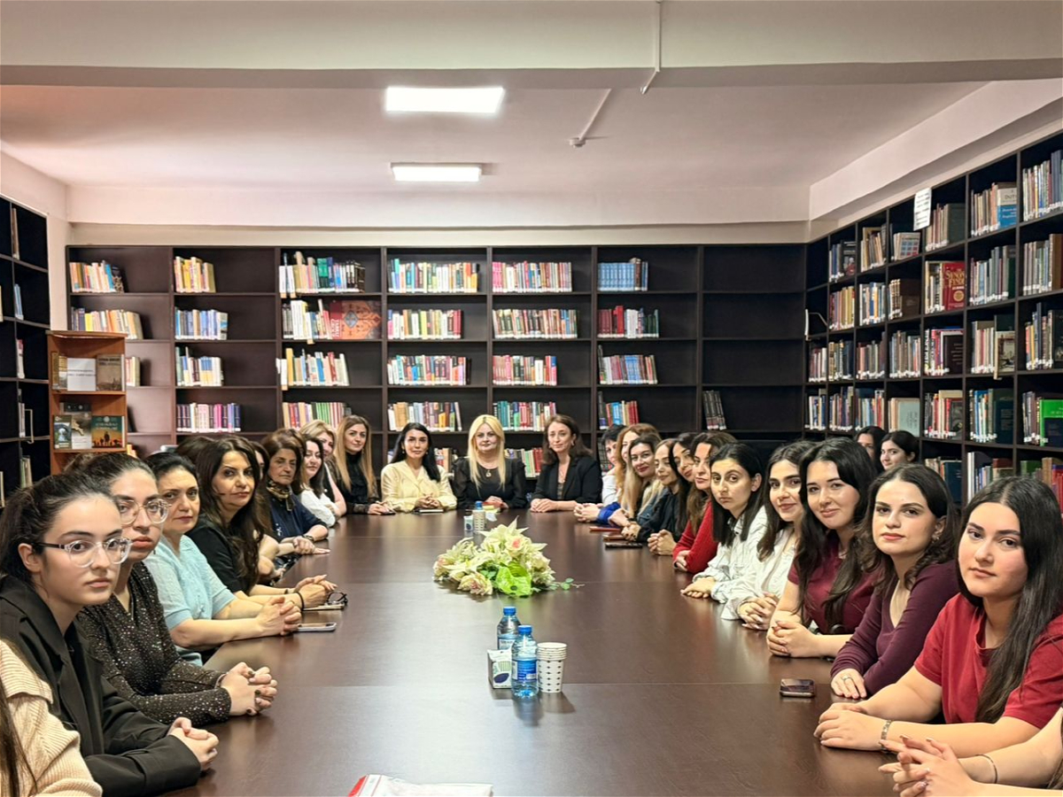 “İkinci dil öyrənənlərdə fonetik səhvlərin təhlili” mövzusunda elmi seminar keçirilib