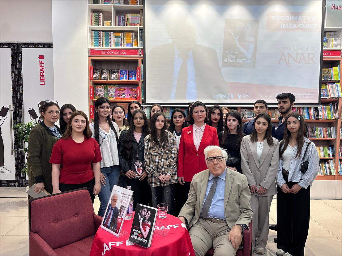 ADU tələbələri Anar Rzayevin kitab təqdimatında iştirak edib