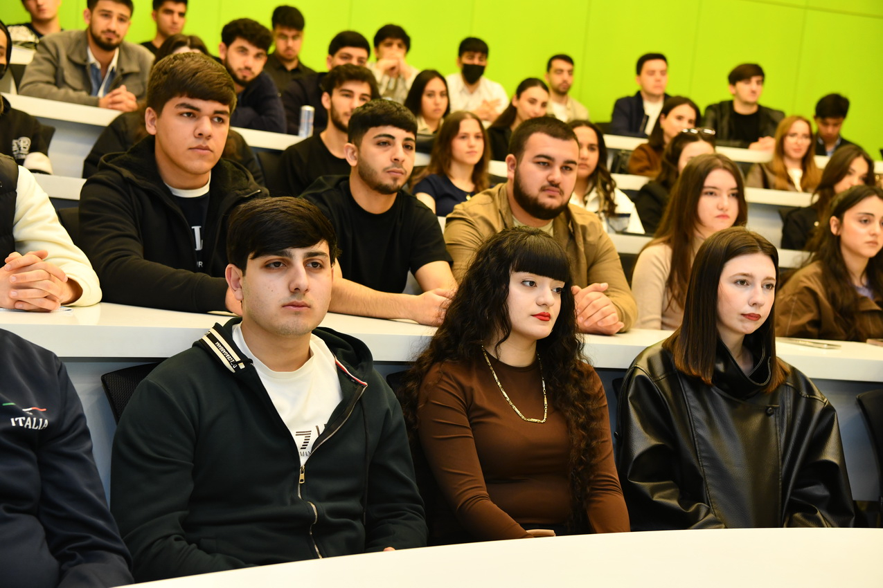 Tələbələrin könüllülük proqramında iştirakına dair infosessiya keçirilib