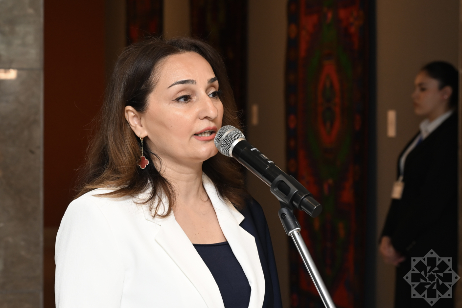 İncəsənət Muzeyində “İlmələrdə yaşayan tariximiz” sərgisi açılıb