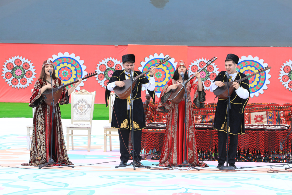 Özbəkistanda keçirilən beynəlxalq folklor festivalında Azərbaycan da təmsil olunub