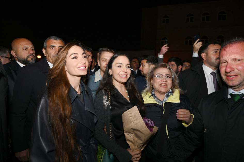 Leyla Əliyeva və Arzu Əliyeva Beynəlxalq Xalça Festivalını ziyarət ediblər
