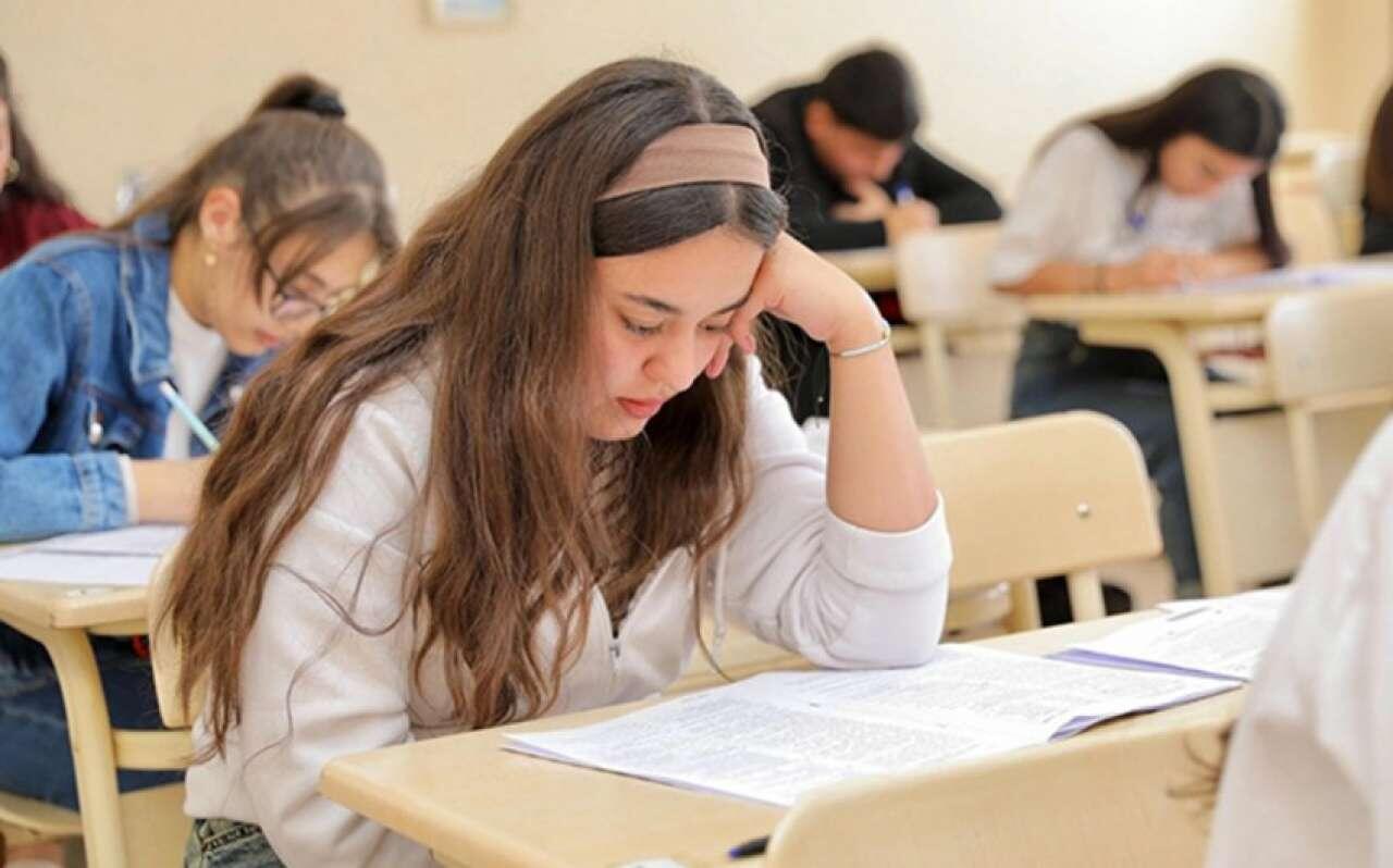29 min şagird imtahan verdi: Telefonu görün necə gizlədib – İmtahandan çıxarıldı