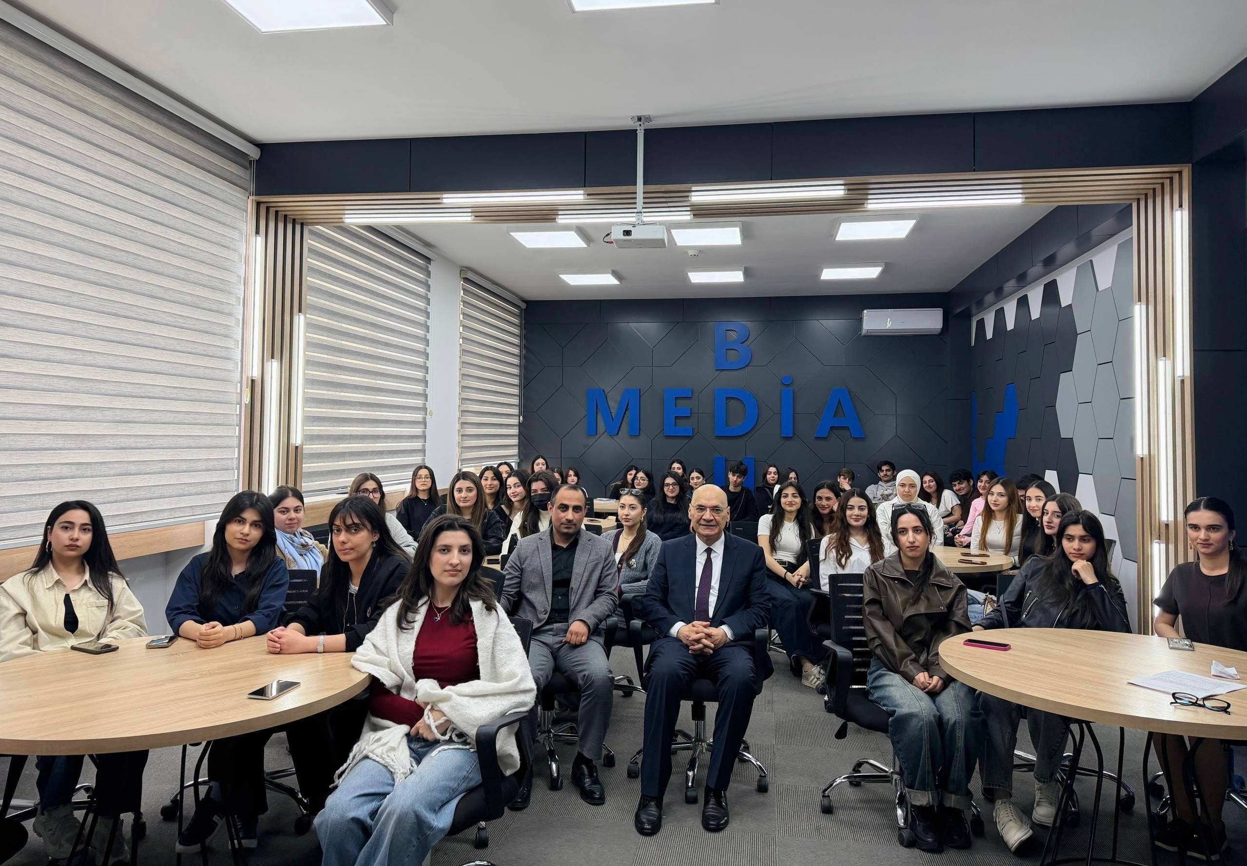 Azərbaycan İnternet Forumunun prezidenti BDU tələbələri ilə görüşüb