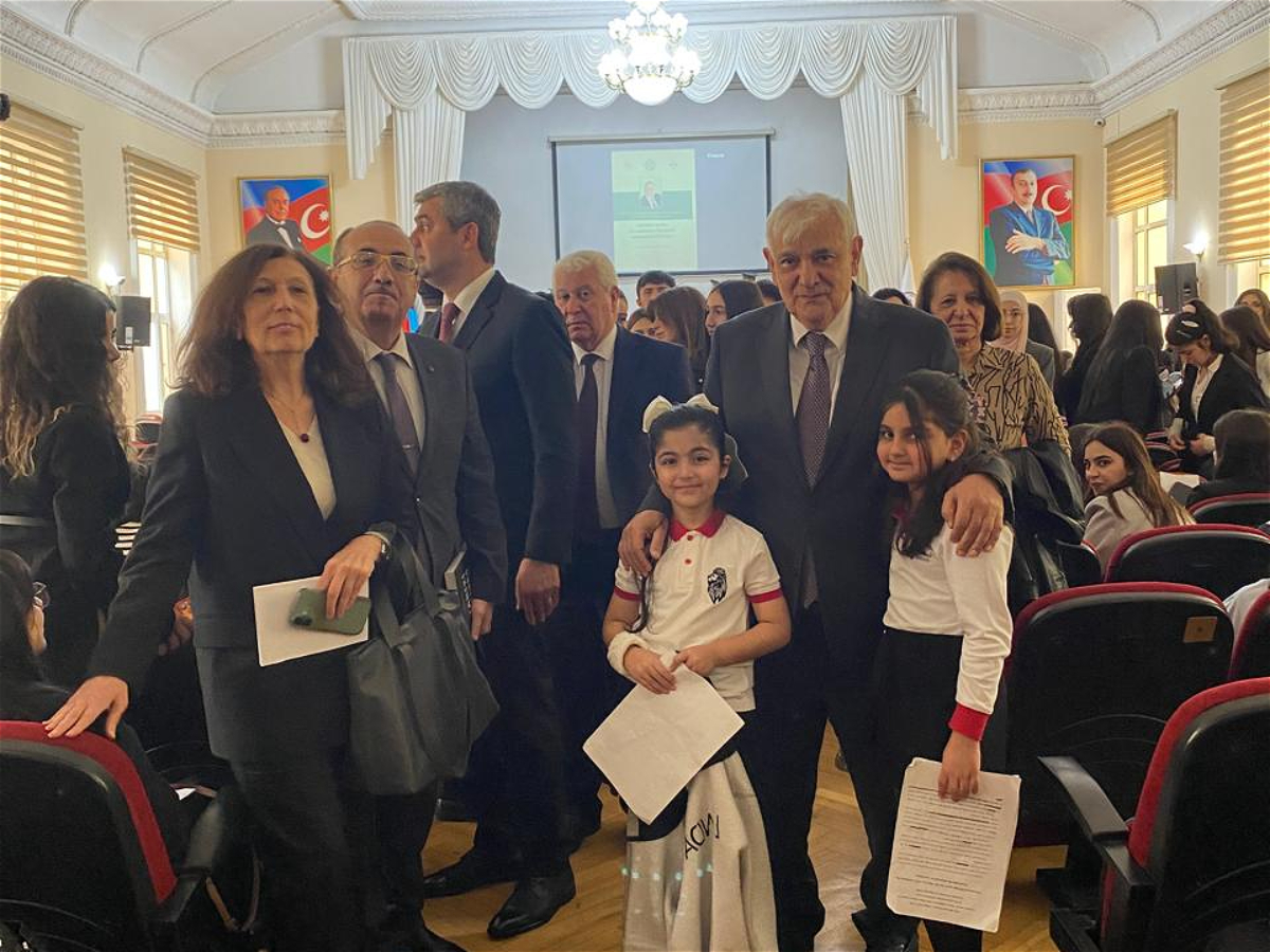 Landau School şagirdləri ADU-da keçirilən konfransda uğurla çıxış ediblər