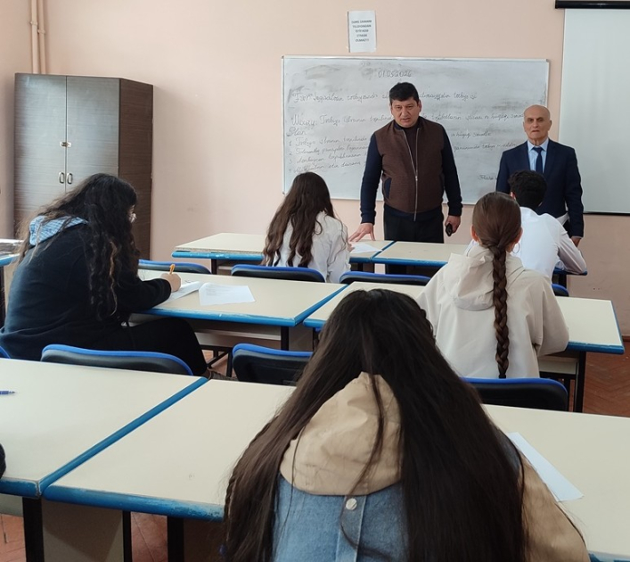 GDU-da keçirilən olimpiadada 300-ə yaxın məktəbli biliyini sınayıb