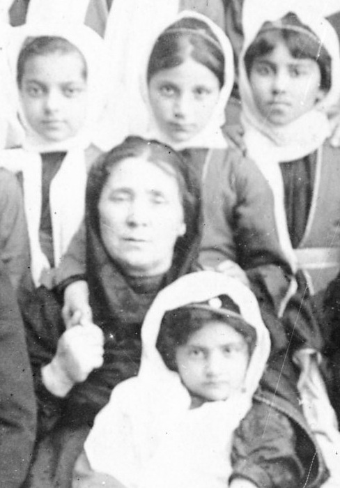 Azərbaycanın ilk maarifçi qadınlarından Hənifə Məlikova-Abayevanın xatirəsi anılır