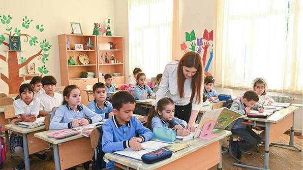 Pedaqoq : “Şagirdlərdə dərsə marağın azalması ciddi problemə çevrilir”