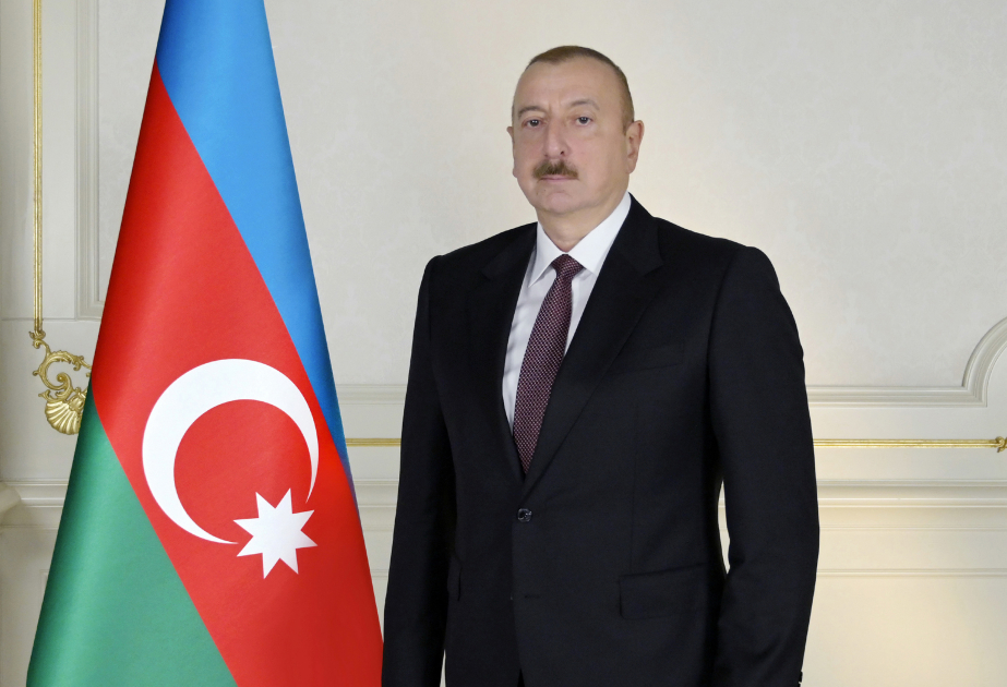 İncəsənət xadimləri mükafatlandırılıb - Sərəncam