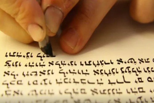 Ərəblər niyə sağdan sola, biz isə soldan sağa yazırıq: Maraqlı faktlar