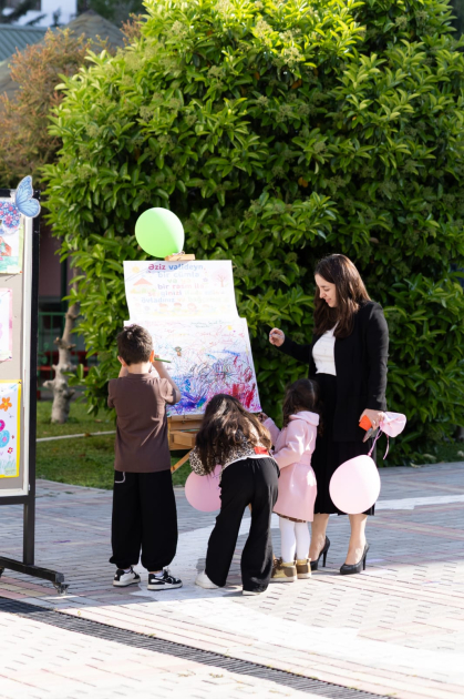 Zərifə Əliyeva adına uşaq bağçasında Ulu Öndərin xatirəsinə həsr olunmuş rəsm sərgisi - 