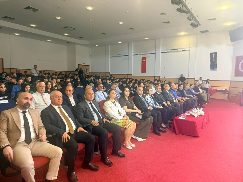 İzmirdə Heydər Əliyev liseyində Ulu Öndərin xatirəsi anılıb