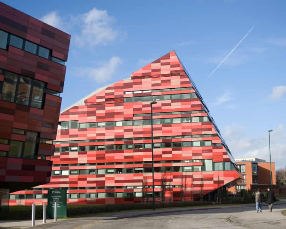 University of Nottingham əməkdaşları ixtisar təhlükəsindən narahatdır