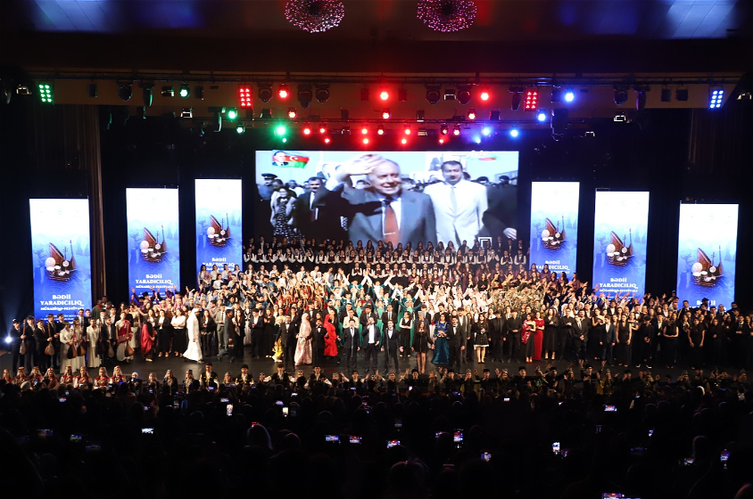 ADU tələbələri bədii yaradıcılıq müsabiqə-festivalının yekun konsertində iştirak ediblər 