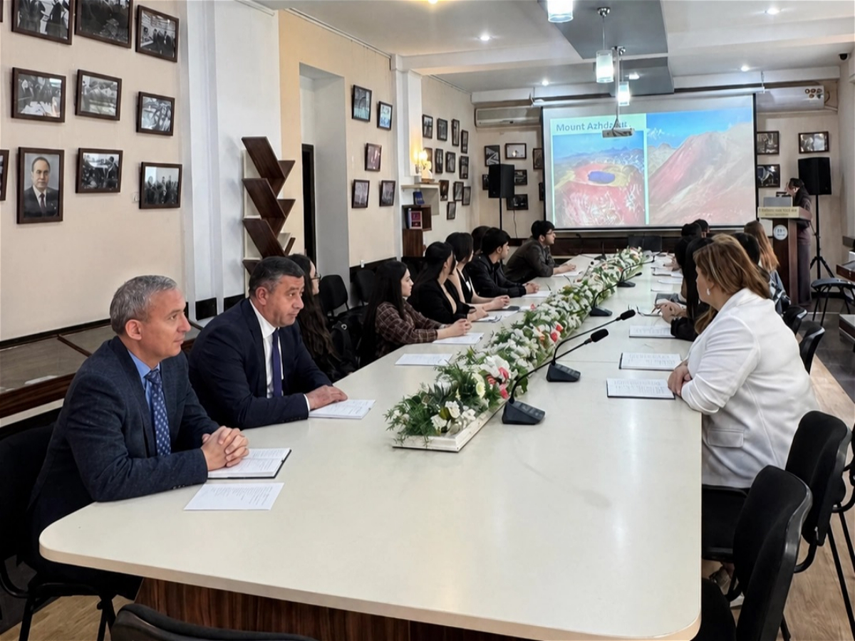 Ermənistanın turizm regionları və dövlət siyasəti” mövzusunda ustad dərs keçirilib