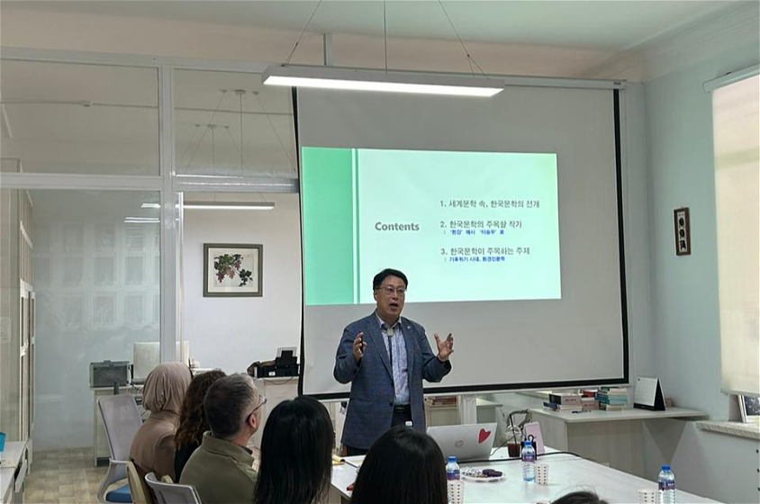 ADU-da “Koreya ədəbiyyatı üzrə bədii tərcümə seminarı” çərçivəsində görüş keçirilib