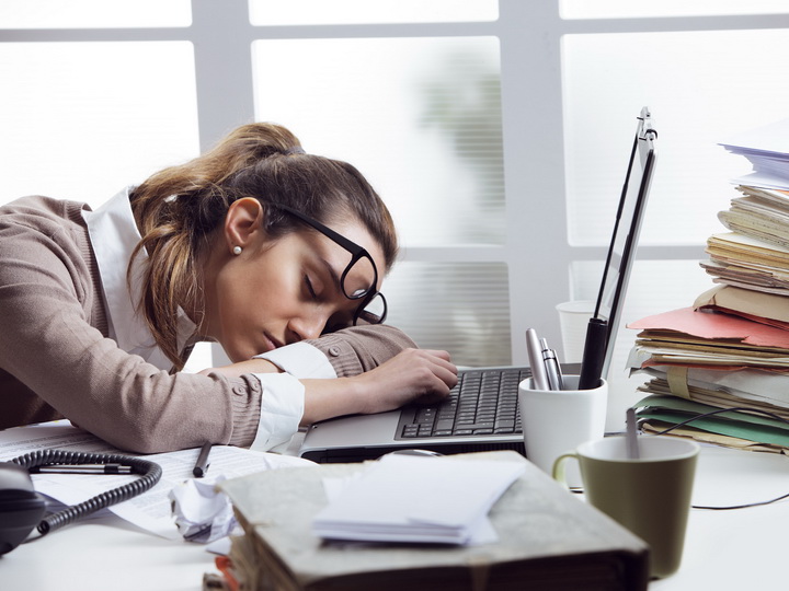 Psixoloq: Davamlı yorğunluq və stress emosional tükənməyə səbəb ola bilər